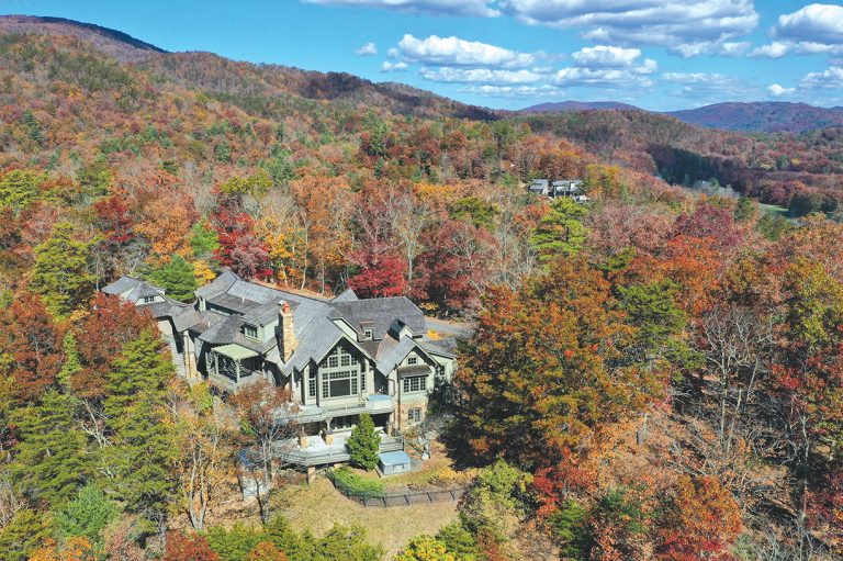 Nature’s Lover Estate in White Sulphur Springs, West Virginia Luxury
