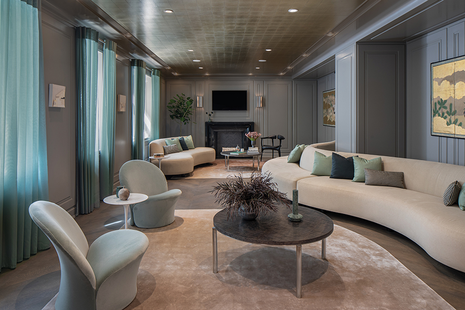 Relax or entertain in the Residents’ Lounge, which maximizes comfort and style<br />
with contemporary details and an elegant marble fireplace.