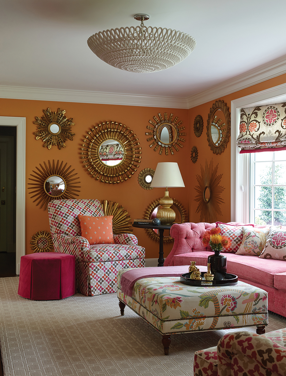 Murphy’s love for colorful<br />
design is displayed through the<br />
vibrant magenta and orange<br />
tones in her family room.