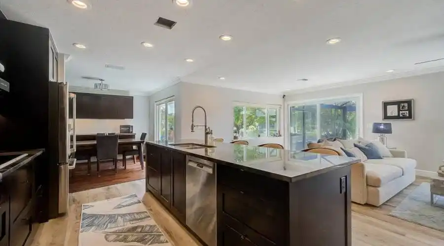5411 America Dr, Florida 34231, United States, 3 Bedrooms Bedrooms, 5 Rooms Rooms,2 BathroomsBathrooms,Residential,For Sale,America,929074