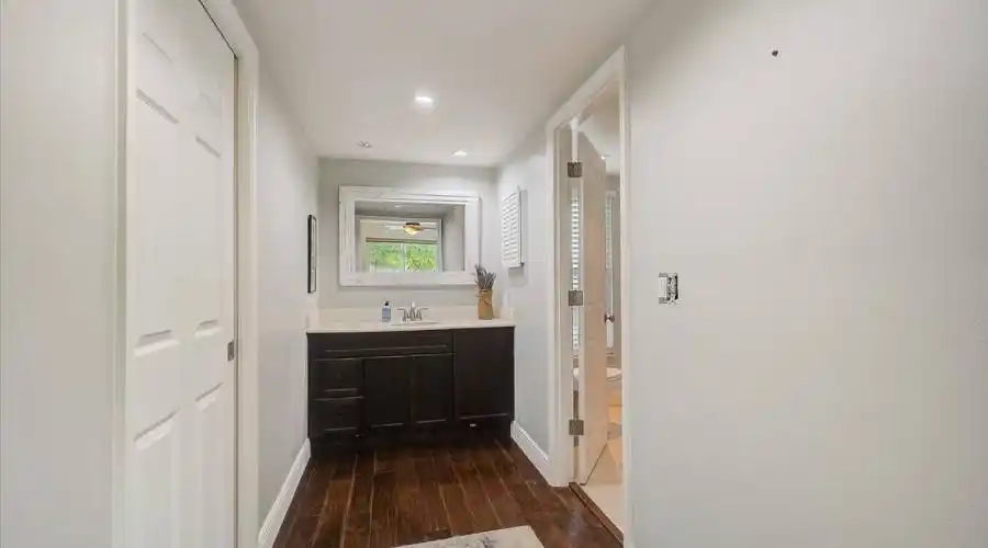 5411 America Dr, Florida 34231, United States, 3 Bedrooms Bedrooms, 5 Rooms Rooms,2 BathroomsBathrooms,Residential,For Sale,America,929074
