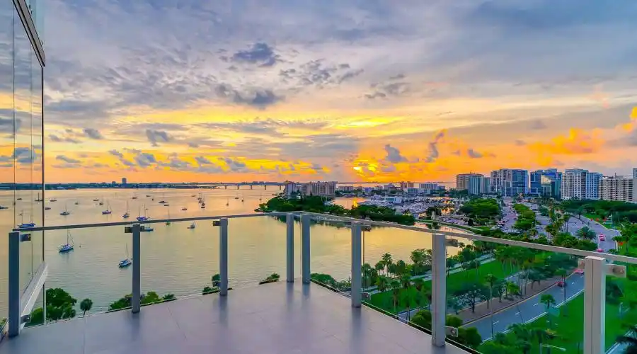 605 South Gulfstream Ave 10N, Sarasota, Florida 34236, United States, 4 Bedrooms Bedrooms, ,4 BathroomsBathrooms,Residential,For Sale,Epoch,South Gulfstream Ave 10N,10,970026