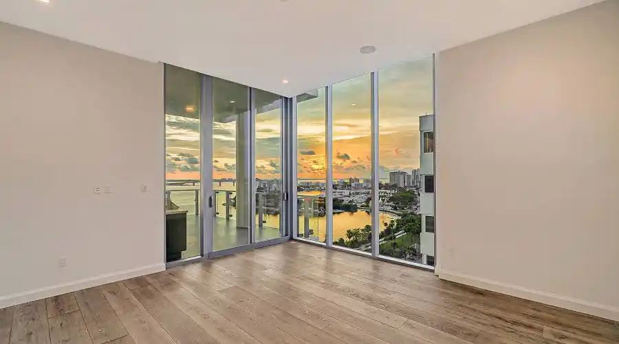 605 South Gulfstream Ave 10N, Sarasota, Florida 34236, United States, 4 Bedrooms Bedrooms, ,4 BathroomsBathrooms,Residential,For Sale,Epoch,South Gulfstream Ave 10N,10,970026
