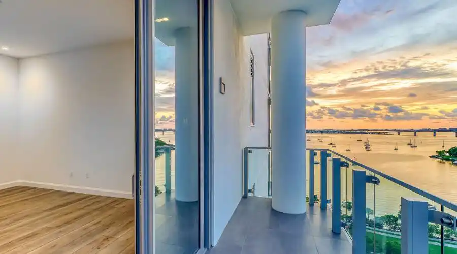 605 South Gulfstream Ave 10N, Sarasota, Florida 34236, United States, 4 Bedrooms Bedrooms, ,4 BathroomsBathrooms,Residential,For Sale,Epoch,South Gulfstream Ave 10N,10,970026
