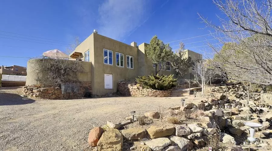 118 Rim Rd, Santa Fe, New Mexico 87501, United States, 3 Bedrooms Bedrooms, ,3 BathroomsBathrooms,Residential,For Sale,Rim Rd,1001975