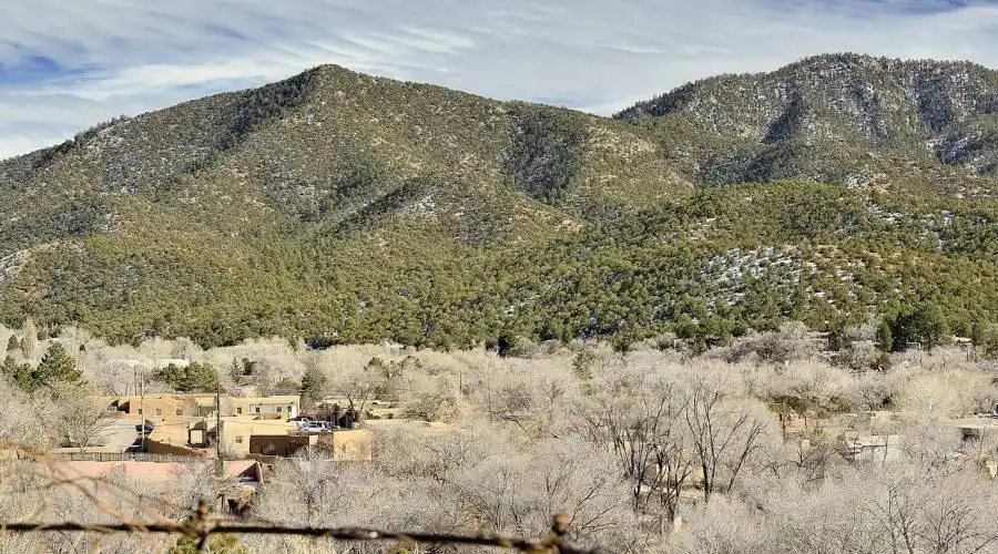 118 Rim Rd, Santa Fe, New Mexico 87501, United States, 3 Bedrooms Bedrooms, ,3 BathroomsBathrooms,Residential,For Sale,Rim Rd,1001975