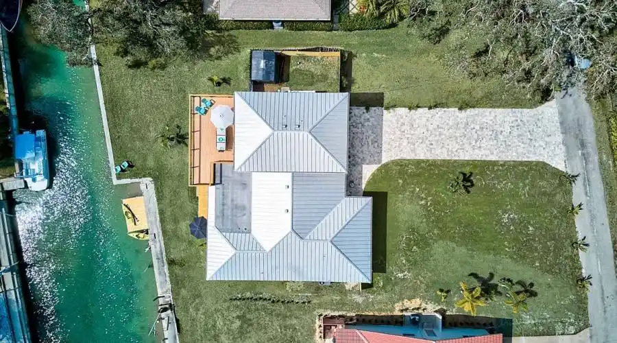637 Bayshore Rd, Florida 34275, United States, 5 Bedrooms Bedrooms, 7 Rooms Rooms,3 BathroomsBathrooms,Residential,For Sale,Bayshore,1016410