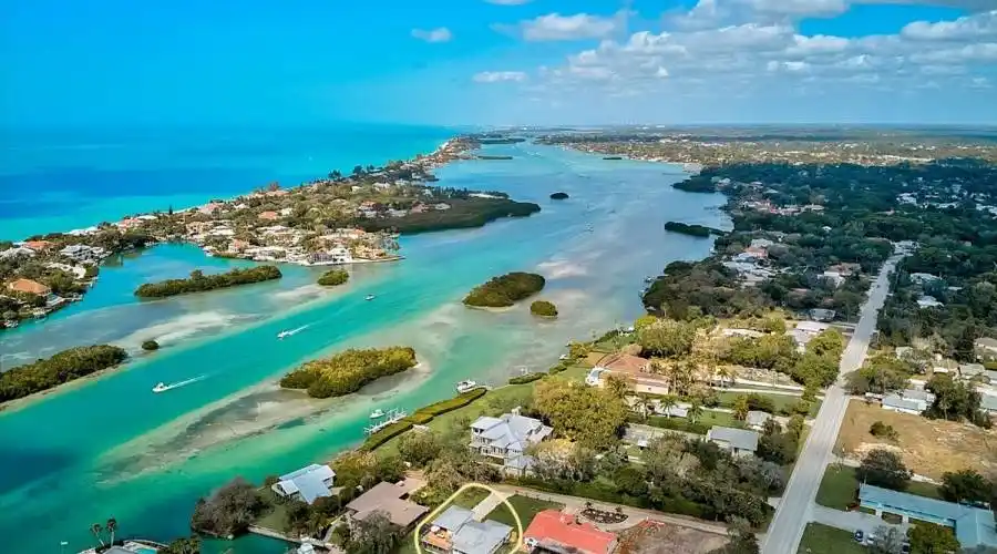 637 Bayshore Rd, Florida 34275, United States, 5 Bedrooms Bedrooms, 7 Rooms Rooms,3 BathroomsBathrooms,Residential,For Sale,Bayshore,1016410