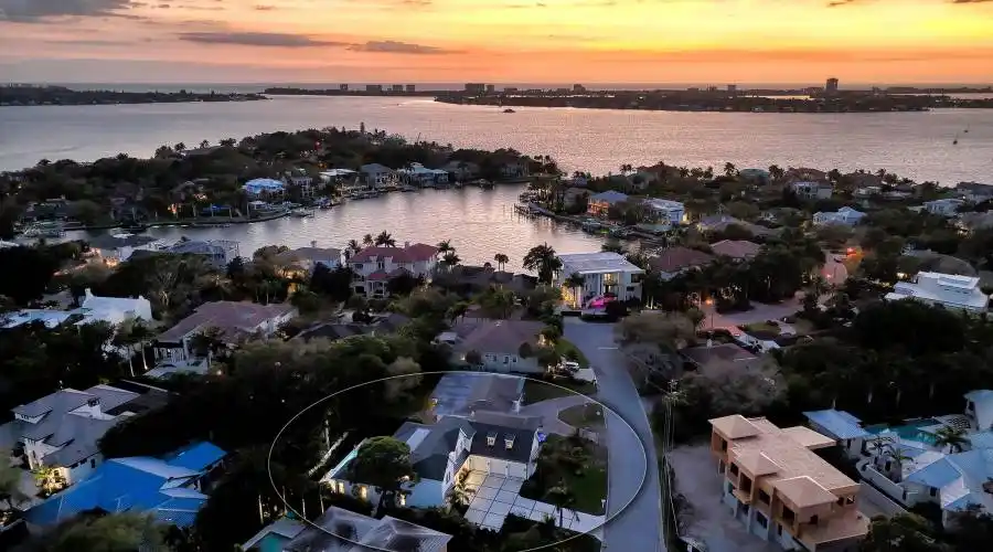 1534 Harbor Pl, Florida 34239, United States, 4 Bedrooms Bedrooms, 6 Rooms Rooms,4 BathroomsBathrooms,Residential,For Sale,Harbor,1020668