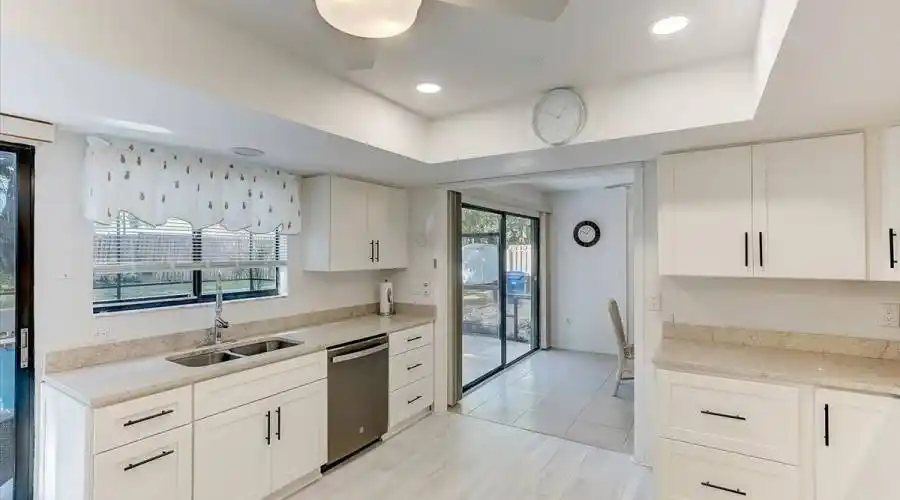 2512 Monterey St- Florida 34231- United States, 5 Bedrooms Bedrooms, 7 Rooms Rooms,3 BathroomsBathrooms,Residential,For Sale,Monterey,1038025