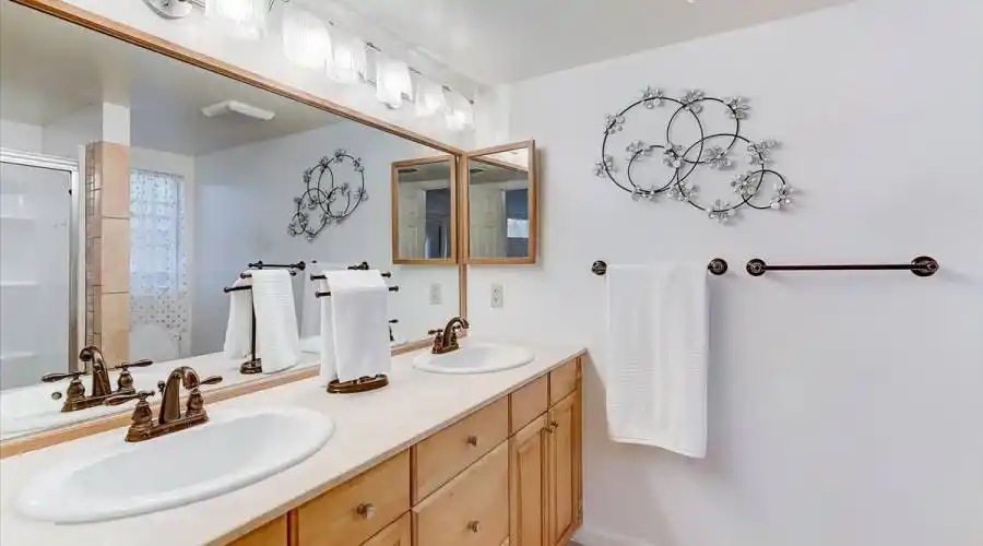 2512 Monterey St- Florida 34231- United States, 5 Bedrooms Bedrooms, 7 Rooms Rooms,3 BathroomsBathrooms,Residential,For Sale,Monterey,1038025