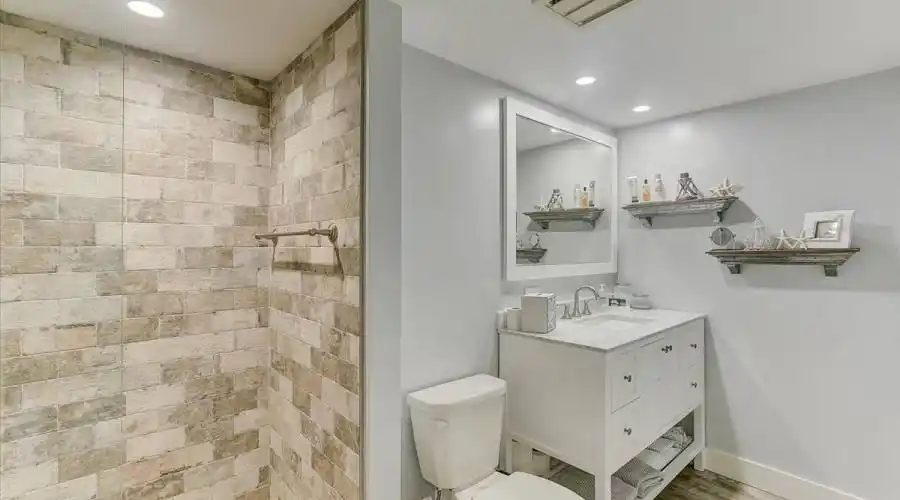 7201 Jessie Harbor Dr, Florida 34229, United States, 3 Bedrooms Bedrooms, 5 Rooms Rooms,2 BathroomsBathrooms,Condo,For Sale,Jessie Harbor,1042466