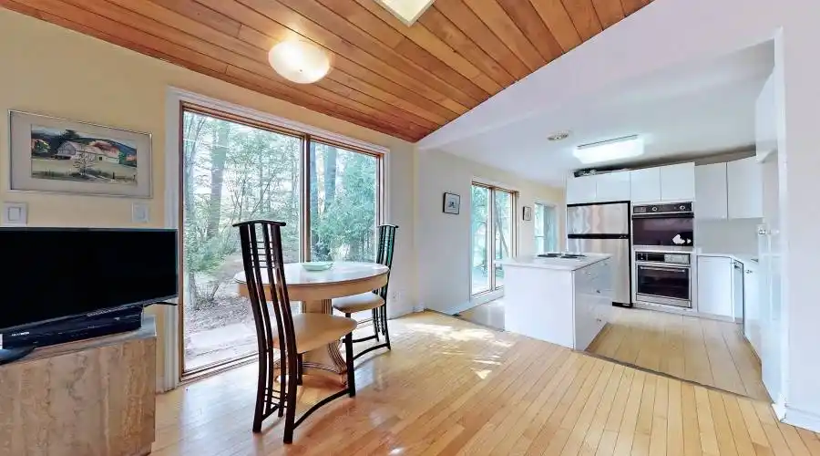 16 bayview park LN, Richmond Hill, Ontario, Canada, 3 Bedrooms Bedrooms, 12 Rooms Rooms,3 BathroomsBathrooms,Residential,For Sale,bayview park LN,1044484