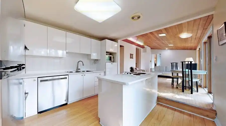 16 bayview park LN, Richmond Hill, Ontario, Canada, 3 Bedrooms Bedrooms, 12 Rooms Rooms,3 BathroomsBathrooms,Residential,For Sale,bayview park LN,1044484