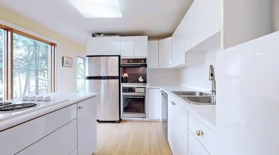 16 bayview park LN, Richmond Hill, Ontario, Canada, 3 Bedrooms Bedrooms, 12 Rooms Rooms,3 BathroomsBathrooms,Residential,For Sale,bayview park LN,1044484