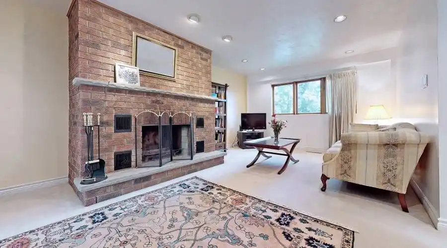 16 bayview park LN, Richmond Hill, Ontario, Canada, 3 Bedrooms Bedrooms, 12 Rooms Rooms,3 BathroomsBathrooms,Residential,For Sale,bayview park LN,1044484