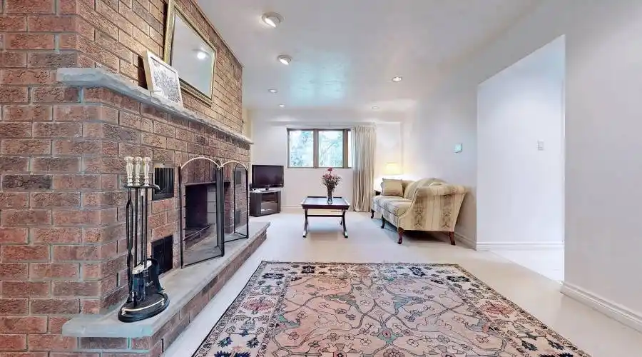 16 bayview park LN, Richmond Hill, Ontario, Canada, 3 Bedrooms Bedrooms, 12 Rooms Rooms,3 BathroomsBathrooms,Residential,For Sale,bayview park LN,1044484