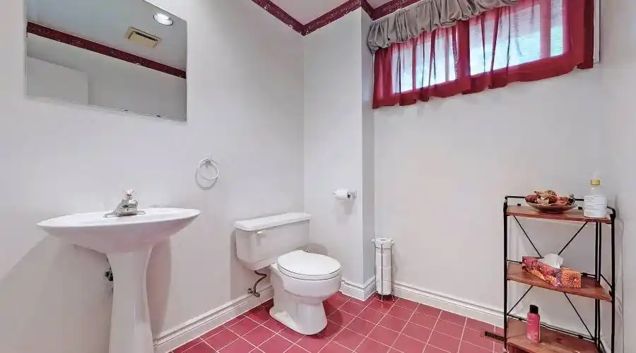 16 bayview park LN, Richmond Hill, Ontario, Canada, 3 Bedrooms Bedrooms, 12 Rooms Rooms,3 BathroomsBathrooms,Residential,For Sale,bayview park LN,1044484