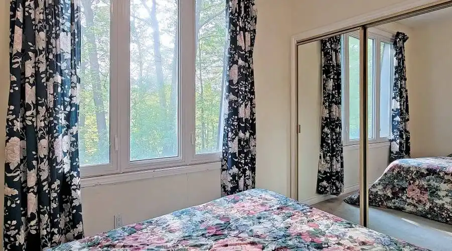 16 bayview park LN, Richmond Hill, Ontario, Canada, 3 Bedrooms Bedrooms, 12 Rooms Rooms,3 BathroomsBathrooms,Residential,For Sale,bayview park LN,1044484