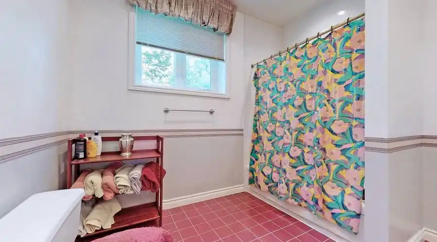 16 bayview park LN, Richmond Hill, Ontario, Canada, 3 Bedrooms Bedrooms, 12 Rooms Rooms,3 BathroomsBathrooms,Residential,For Sale,bayview park LN,1044484