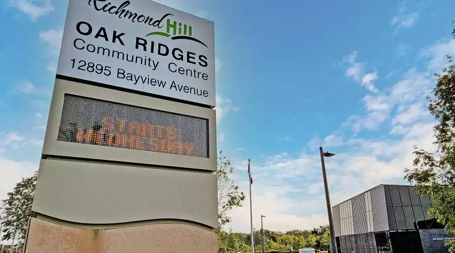 16 bayview park LN, Richmond Hill, Ontario, Canada, 3 Bedrooms Bedrooms, 12 Rooms Rooms,3 BathroomsBathrooms,Residential,For Sale,bayview park LN,1044484