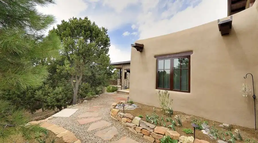 1042 Sierra Del Norte, Santa Fe, New Mexico 87501, United States, 4 Bedrooms Bedrooms, ,5 BathroomsBathrooms,Residential,For Sale,Sierra Del Norte,1050053