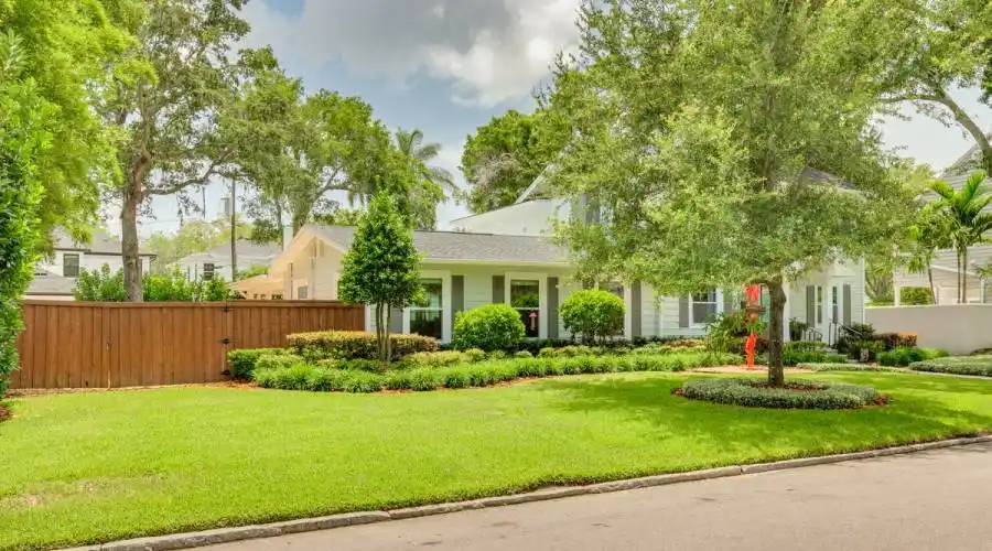 620 26th Ave N, St Petersburg, Florida, United States, 4 Bedrooms Bedrooms, 8 Rooms Rooms,3 BathroomsBathrooms,Residential,For Sale,26th Ave,1079096