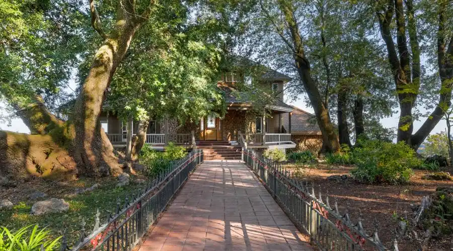 7200 Grove Court, Sonoma, California 95476, United States, 3 Bedrooms Bedrooms, ,4 BathroomsBathrooms,Residential,For Sale,Grove,1079465