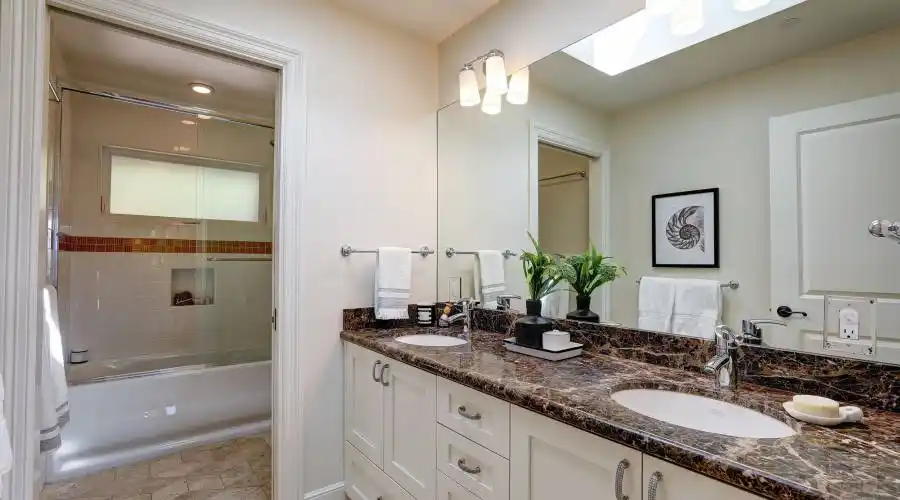 1 Felipa Court, Tiburon, California 94920, United States, 4 Bedrooms Bedrooms, ,3 BathroomsBathrooms,Residential,For Sale,1 Felipa Court,1089945