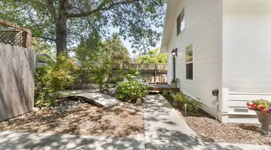 3355 S. Gravenstein Highway, Sebastopol, California 95472, United States, 3 Bedrooms Bedrooms, 2 Rooms Rooms,Residential,For Sale,S. Gravenstein,1090322