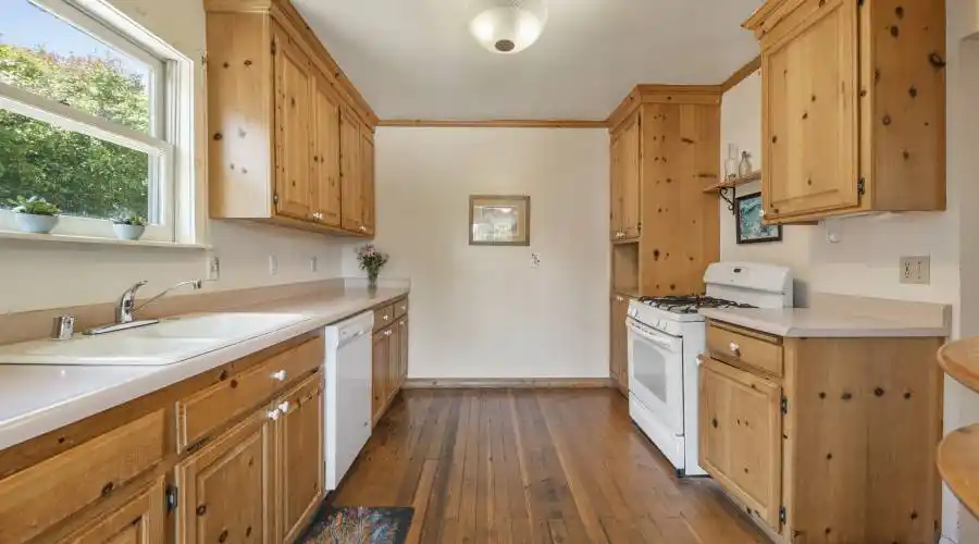 3355 S. Gravenstein Highway, Sebastopol, California 95472, United States, 3 Bedrooms Bedrooms, 2 Rooms Rooms,Residential,For Sale,S. Gravenstein,1090322