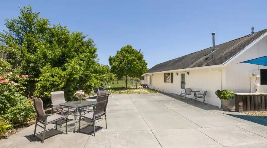 3355 S. Gravenstein Highway, Sebastopol, California 95472, United States, 3 Bedrooms Bedrooms, 2 Rooms Rooms,Residential,For Sale,S. Gravenstein,1090322