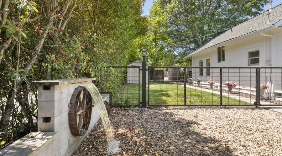 3355 S. Gravenstein Highway, Sebastopol, California 95472, United States, 3 Bedrooms Bedrooms, 2 Rooms Rooms,Residential,For Sale,S. Gravenstein,1090322