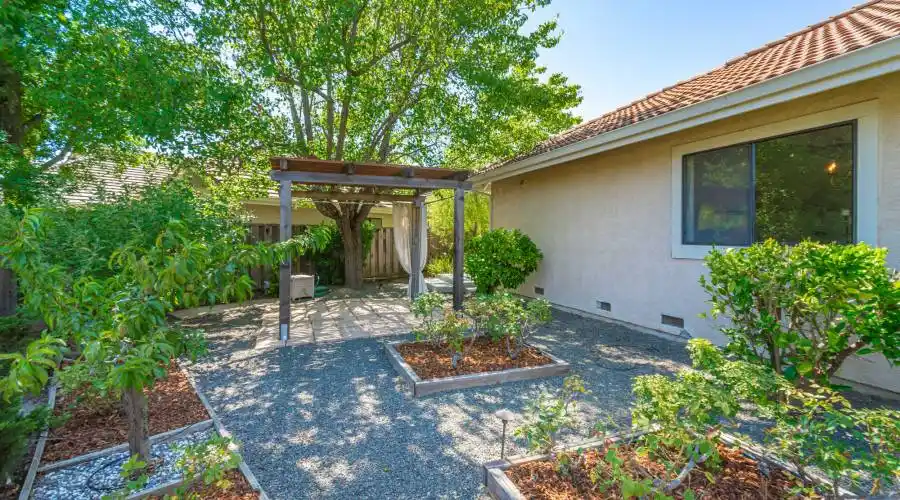 221 Silverado Springs Drive, Napa, California, United States, 3 Bedrooms Bedrooms, ,2 BathroomsBathrooms,Residential,For Sale,Silverado Springs,1090323