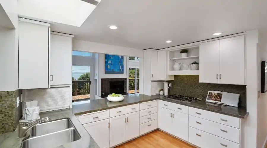 36 Bay Vista Dr, Mill Valley, California 94941, United States, 5 Bedrooms Bedrooms, ,2.5 BathroomsBathrooms,Residential,For Sale,36 Bay Vista Dr,1103250