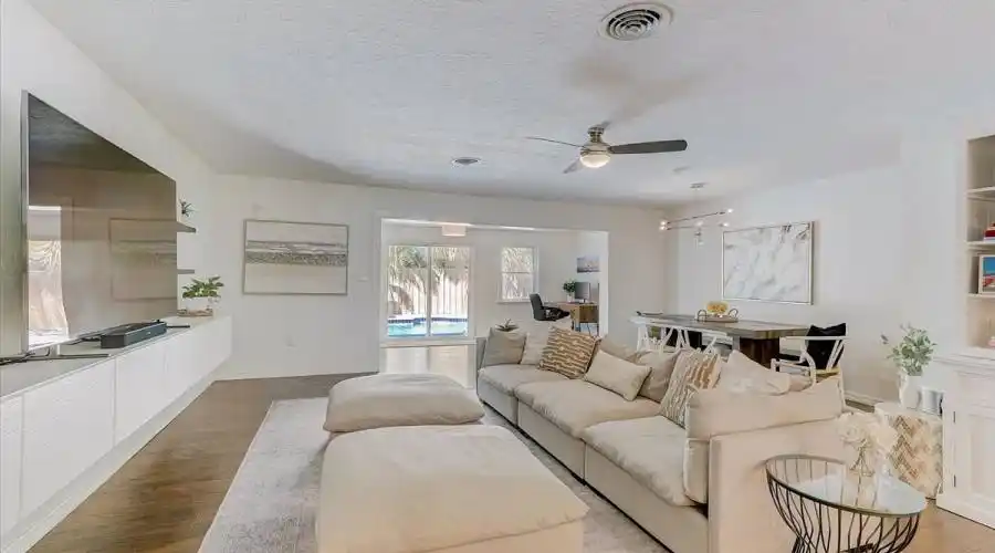 2525 Hibiscus St- Florida 34239- United States, 3 Bedrooms Bedrooms, 5 Rooms Rooms,2 BathroomsBathrooms,Residential,For Sale,Hibiscus,1103252