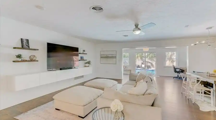 2525 Hibiscus St- Florida 34239- United States, 3 Bedrooms Bedrooms, 5 Rooms Rooms,2 BathroomsBathrooms,Residential,For Sale,Hibiscus,1103252