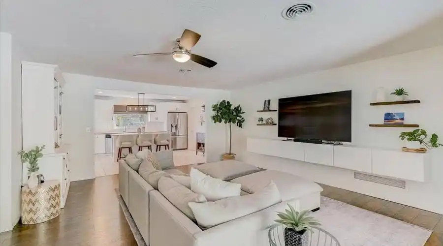 2525 Hibiscus St- Florida 34239- United States, 3 Bedrooms Bedrooms, 5 Rooms Rooms,2 BathroomsBathrooms,Residential,For Sale,Hibiscus,1103252