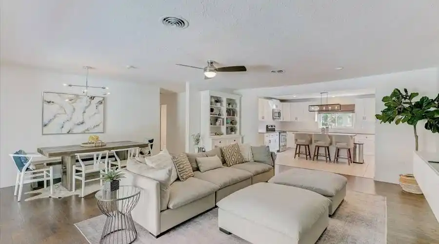 2525 Hibiscus St- Florida 34239- United States, 3 Bedrooms Bedrooms, 5 Rooms Rooms,2 BathroomsBathrooms,Residential,For Sale,Hibiscus,1103252