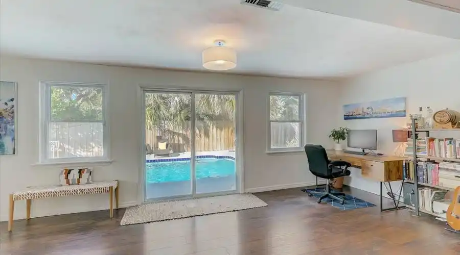 2525 Hibiscus St- Florida 34239- United States, 3 Bedrooms Bedrooms, 5 Rooms Rooms,2 BathroomsBathrooms,Residential,For Sale,Hibiscus,1103252
