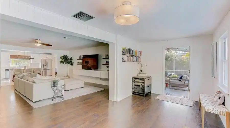 2525 Hibiscus St- Florida 34239- United States, 3 Bedrooms Bedrooms, 5 Rooms Rooms,2 BathroomsBathrooms,Residential,For Sale,Hibiscus,1103252