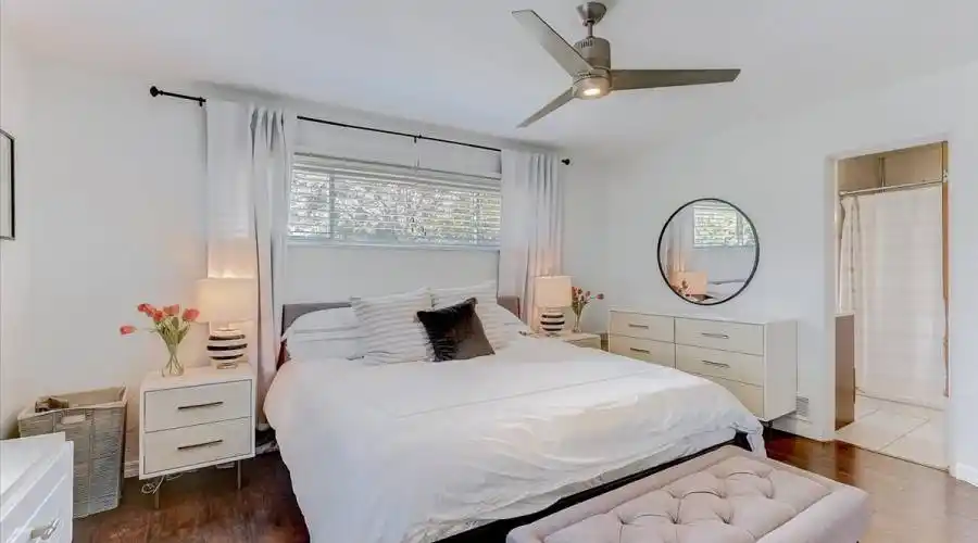 2525 Hibiscus St- Florida 34239- United States, 3 Bedrooms Bedrooms, 5 Rooms Rooms,2 BathroomsBathrooms,Residential,For Sale,Hibiscus,1103252