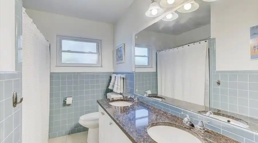 2525 Hibiscus St- Florida 34239- United States, 3 Bedrooms Bedrooms, 5 Rooms Rooms,2 BathroomsBathrooms,Residential,For Sale,Hibiscus,1103252