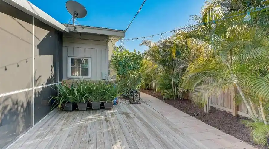 2525 Hibiscus St- Florida 34239- United States, 3 Bedrooms Bedrooms, 5 Rooms Rooms,2 BathroomsBathrooms,Residential,For Sale,Hibiscus,1103252