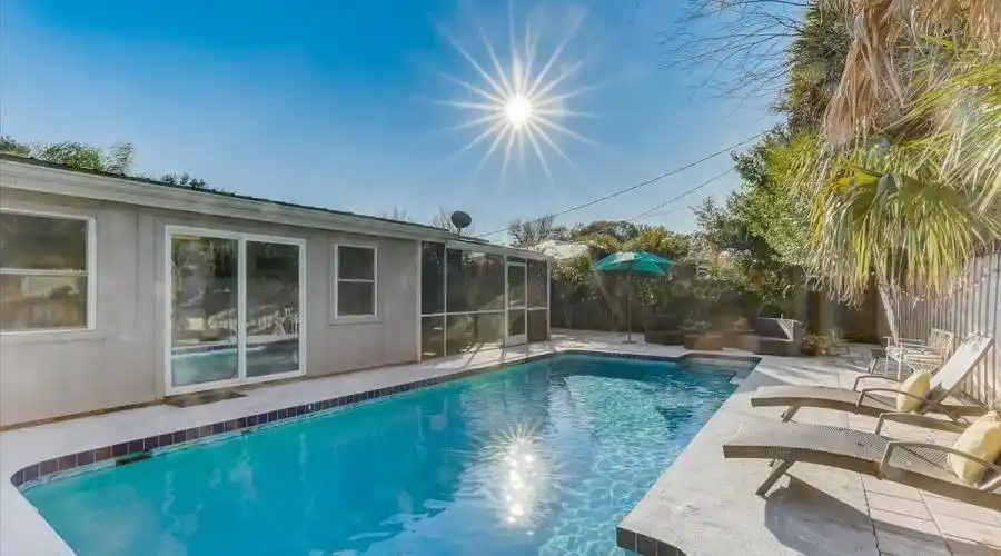 2525 Hibiscus St- Florida 34239- United States, 3 Bedrooms Bedrooms, 5 Rooms Rooms,2 BathroomsBathrooms,Residential,For Sale,Hibiscus,1103252