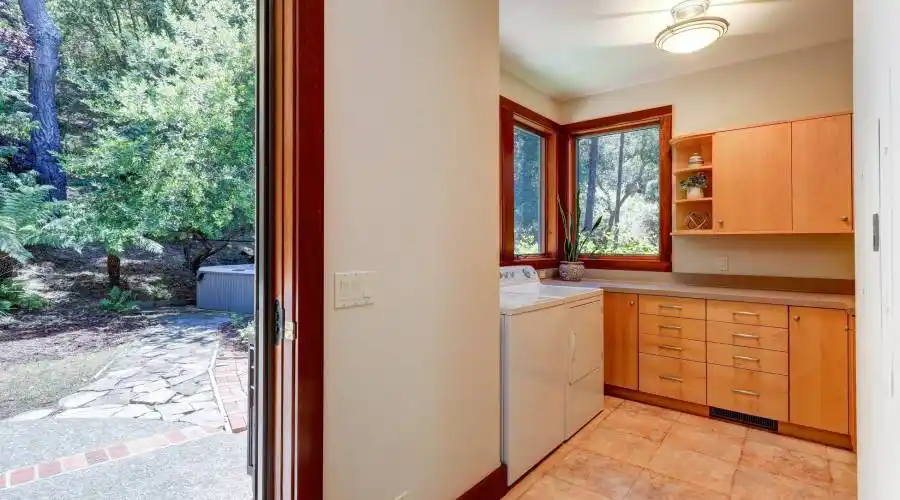 3333 Paradise Drive, Tiburon, California 94920, United States, 3 Bedrooms Bedrooms, 3 Rooms Rooms,Residential,For Sale,Paradise Drive,1115476