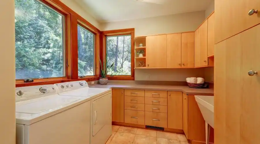 3333 Paradise Drive, Tiburon, California 94920, United States, 3 Bedrooms Bedrooms, 3 Rooms Rooms,Residential,For Sale,Paradise Drive,1115476