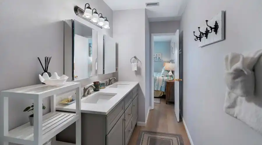 2409 Avenue C, Florida, United States, 4 Bedrooms Bedrooms, 10 Rooms Rooms,4 BathroomsBathrooms,Investment,For Sale,Avenue C,1117948