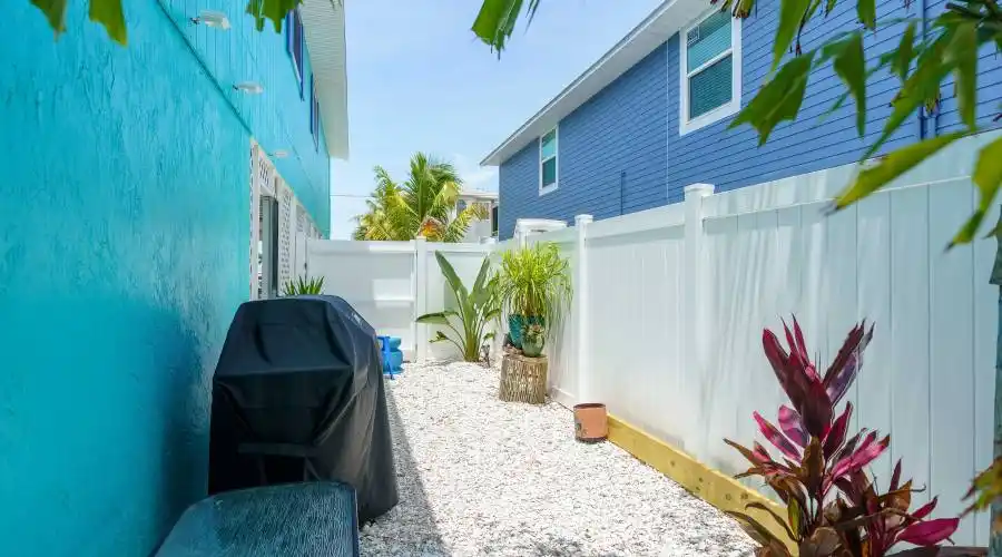 2409 Avenue C, Florida, United States, 4 Bedrooms Bedrooms, 10 Rooms Rooms,4 BathroomsBathrooms,Investment,For Sale,Avenue C,1117948