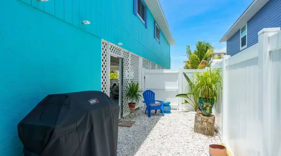 2409 Avenue C, Florida, United States, 4 Bedrooms Bedrooms, 10 Rooms Rooms,4 BathroomsBathrooms,Investment,For Sale,Avenue C,1117948